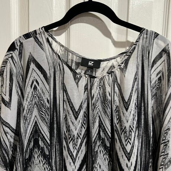 Iz Byer Short Flowing Sleeve Blouson Top White Black Medium Like new - Picture 3 of 7